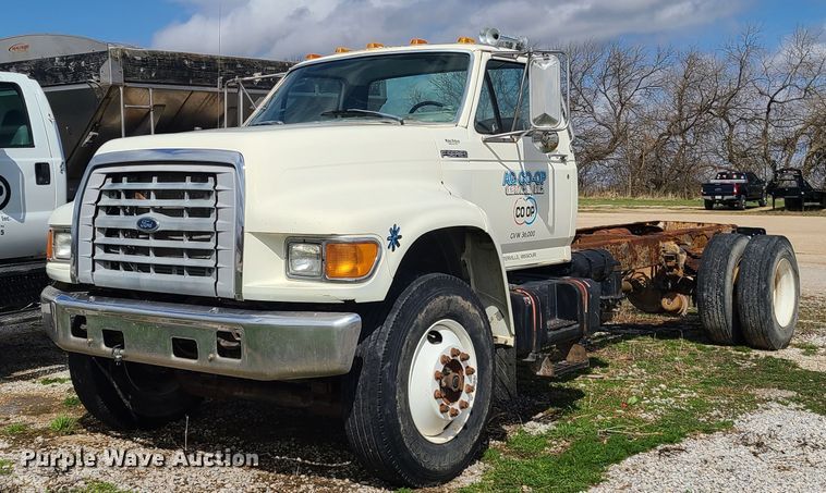 image for item GY9705 1998 Ford F800  truck cab and chassis
