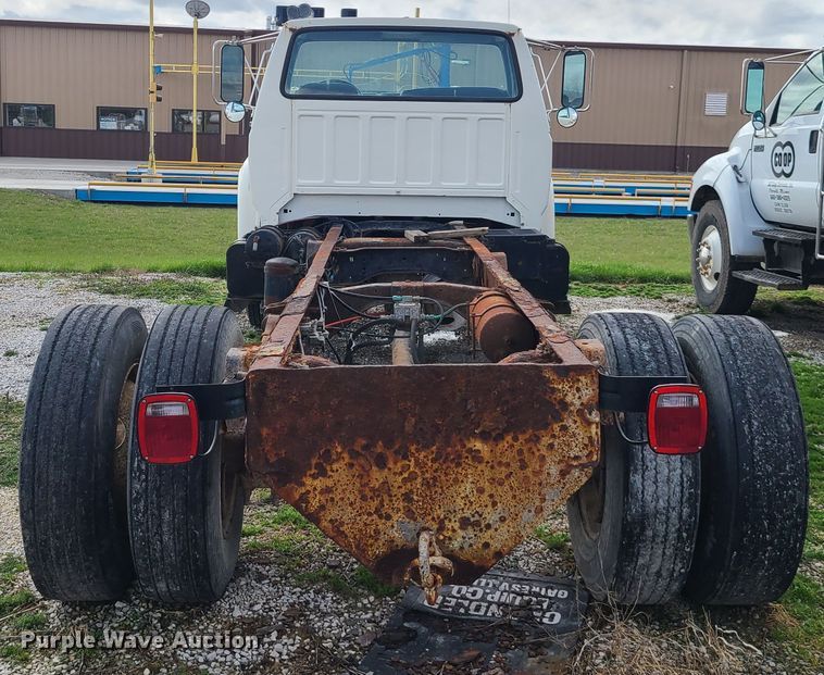 image for item GY9705 1998 Ford F800  truck cab and chassis