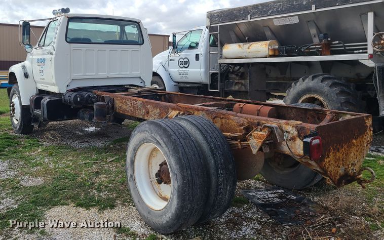 image for item GY9705 1998 Ford F800  truck cab and chassis