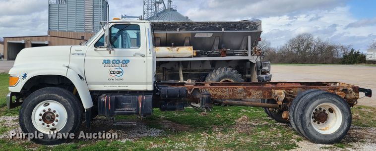 image for item GY9705 1998 Ford F800  truck cab and chassis