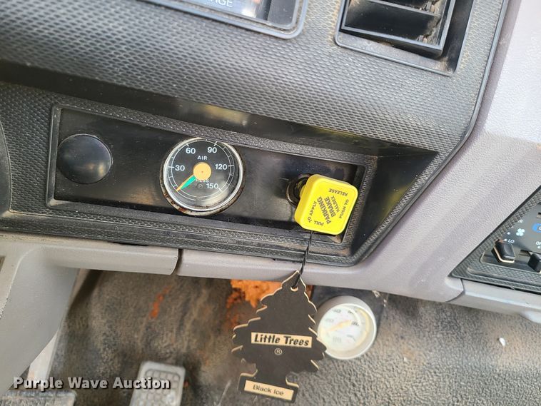 image for item GY9705 1998 Ford F800  truck cab and chassis