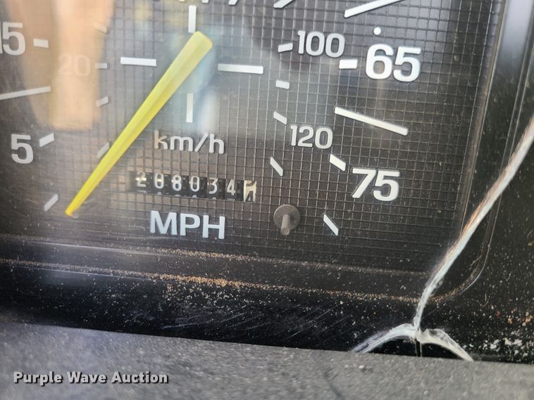 image for item GY9705 1998 Ford F800  truck cab and chassis