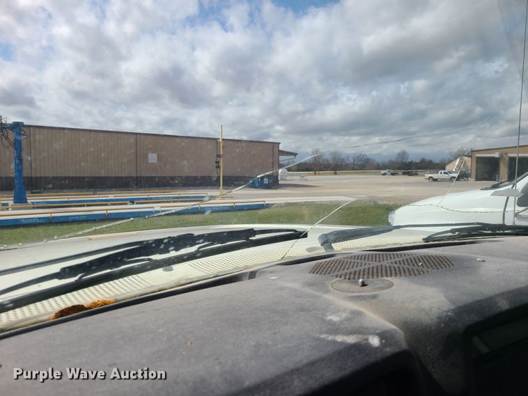 image for item GY9705 1998 Ford F800  truck cab and chassis