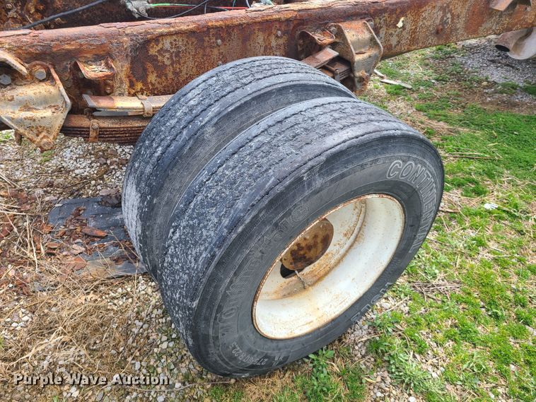 image for item GY9705 1998 Ford F800  truck cab and chassis