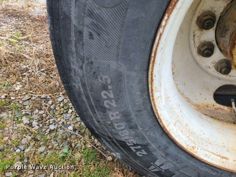 image for item GY9705 1998 Ford F800  truck cab and chassis