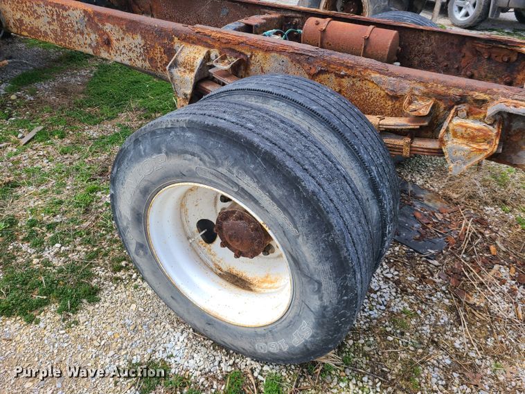 image for item GY9705 1998 Ford F800  truck cab and chassis