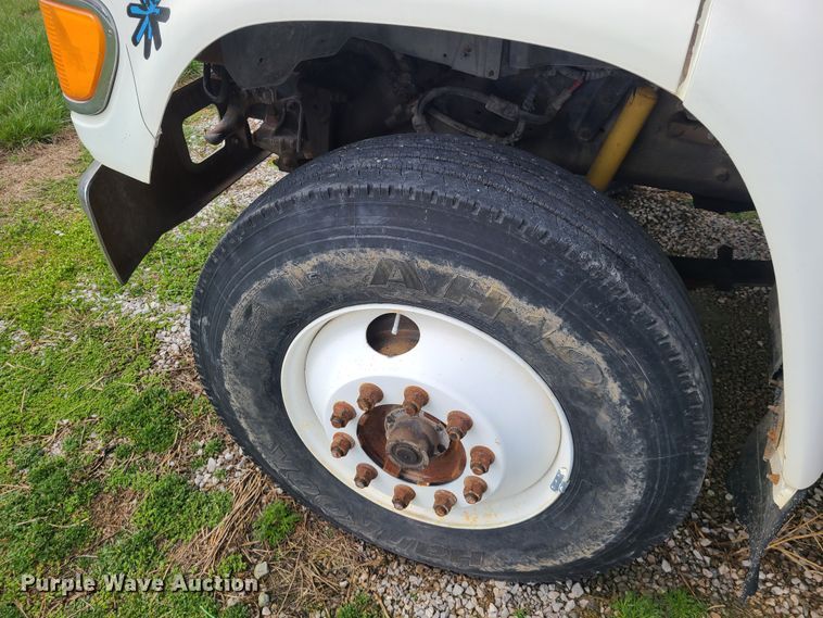 image for item GY9705 1998 Ford F800  truck cab and chassis