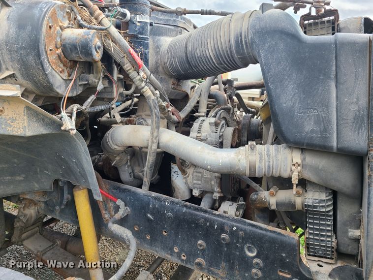 image for item GY9705 1998 Ford F800  truck cab and chassis