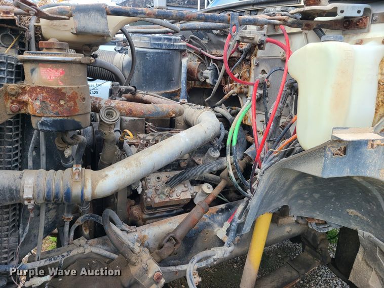 image for item GY9705 1998 Ford F800  truck cab and chassis