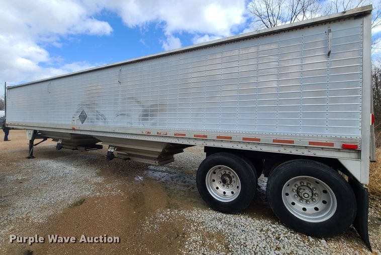 image for item GY9706 Wilson DWH-400  grain trailer