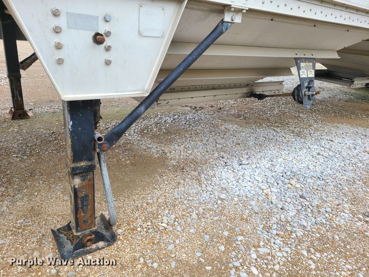 image for item GY9706 Wilson DWH-400  grain trailer