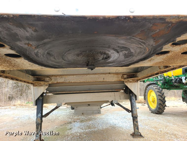 image for item GY9706 Wilson DWH-400  grain trailer