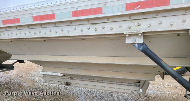 image for item GY9706 Wilson DWH-400  grain trailer