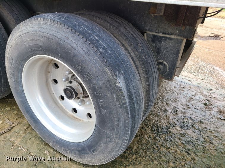 image for item GY9706 Wilson DWH-400  grain trailer