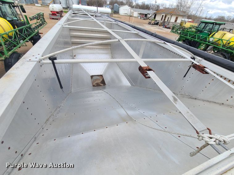 image for item GY9706 Wilson DWH-400  grain trailer