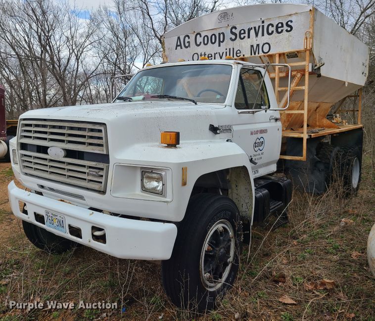 image for item GY9709 1989 Ford F800  fertilizer truck