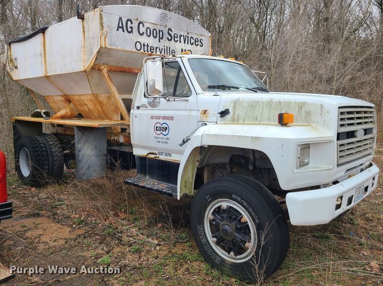 image for item GY9709 1989 Ford F800  fertilizer truck