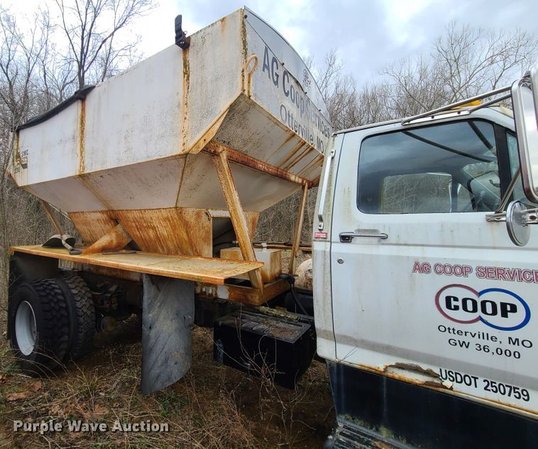 image for item GY9709 1989 Ford F800  fertilizer truck