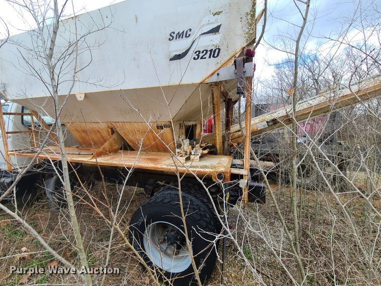 image for item GY9709 1989 Ford F800  fertilizer truck