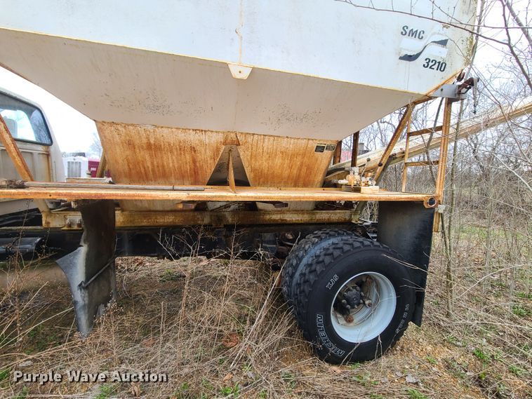 image for item GY9709 1989 Ford F800  fertilizer truck