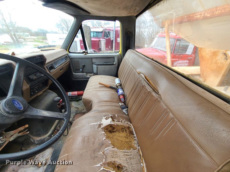 image for item GY9709 1989 Ford F800  fertilizer truck