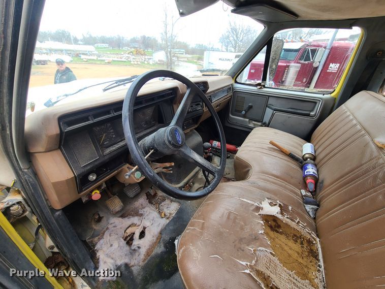 image for item GY9709 1989 Ford F800  fertilizer truck