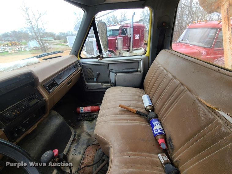 image for item GY9709 1989 Ford F800  fertilizer truck