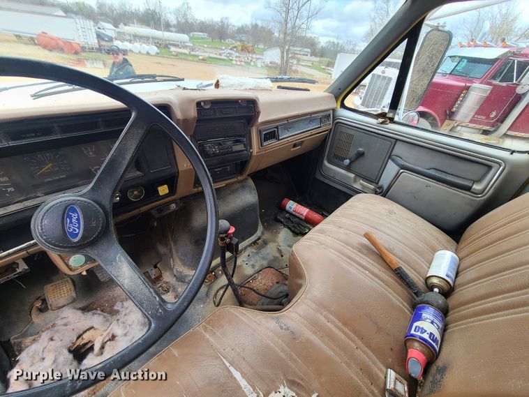 image for item GY9709 1989 Ford F800  fertilizer truck