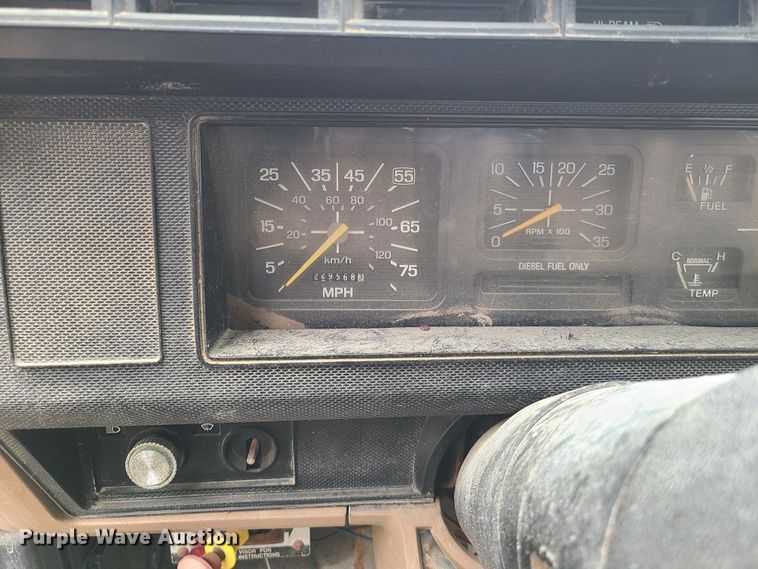 image for item GY9709 1989 Ford F800  fertilizer truck