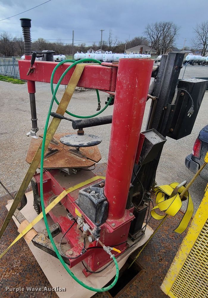 image for item GY9710 Tuxedo TC-950-WPA rim clamp tire machine