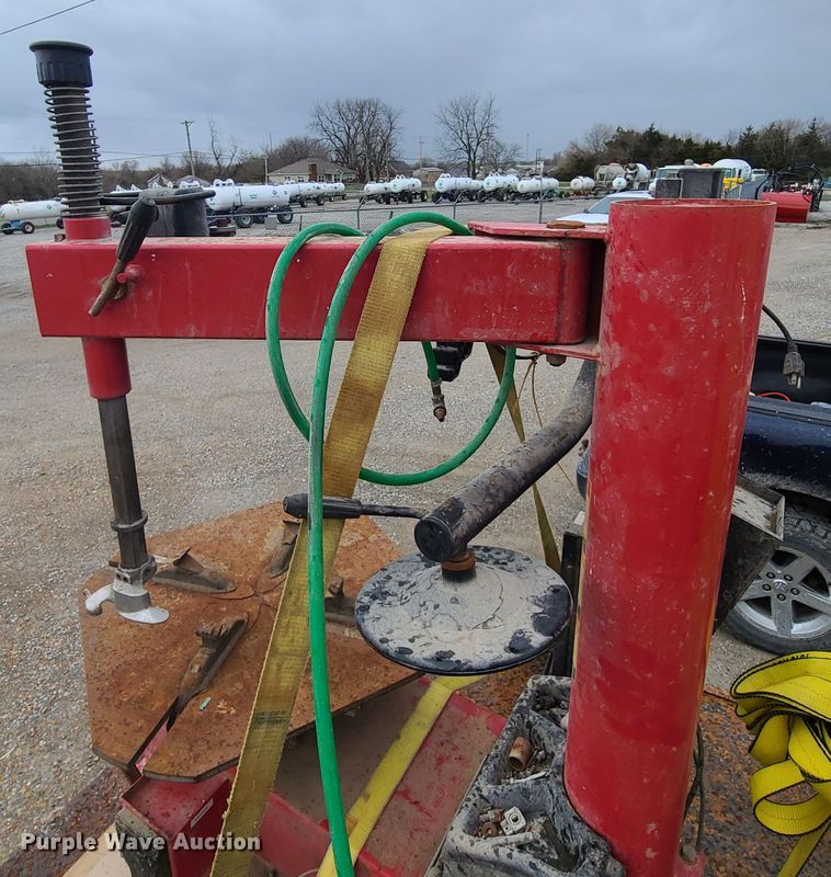 image for item GY9710 Tuxedo TC-950-WPA rim clamp tire machine