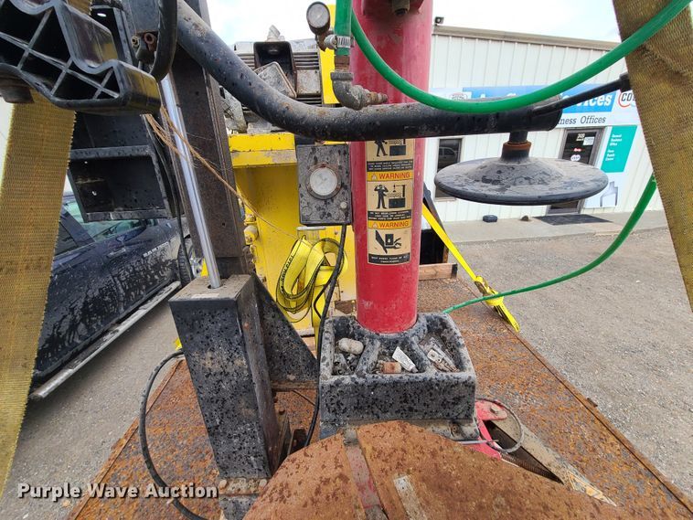 image for item GY9710 Tuxedo TC-950-WPA rim clamp tire machine