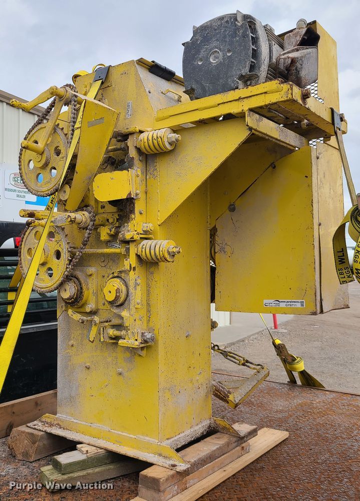 image for item GY9711 Rockhampton 12" roller mill