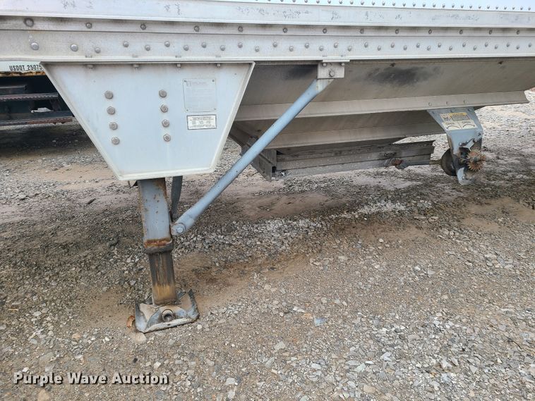 image for item GY9712 Wilson DWH-400  grain trailer