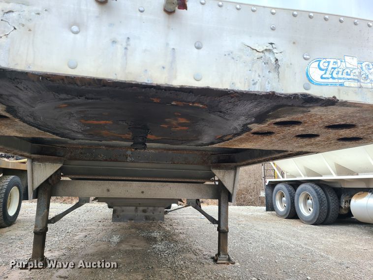 image for item GY9712 Wilson DWH-400  grain trailer