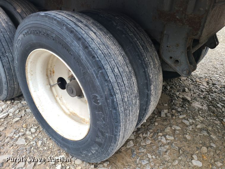 image for item GY9712 Wilson DWH-400  grain trailer