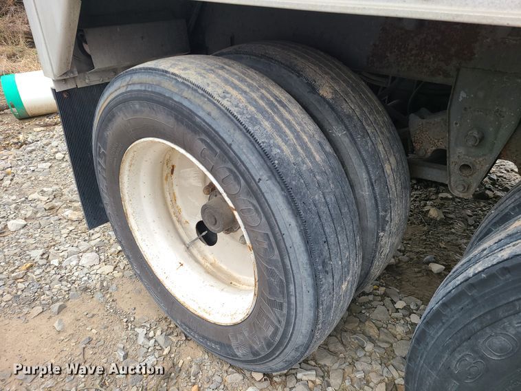 image for item GY9712 Wilson DWH-400  grain trailer