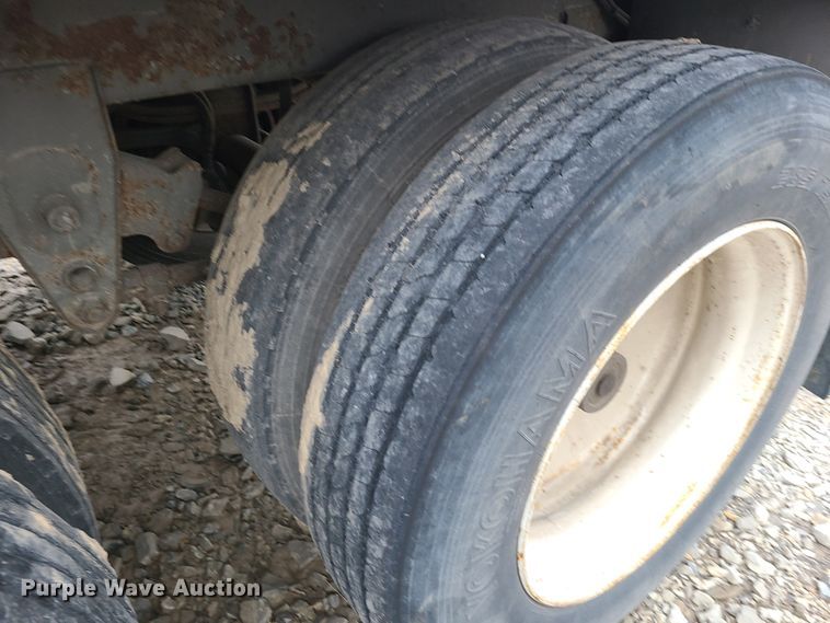 image for item GY9712 Wilson DWH-400  grain trailer