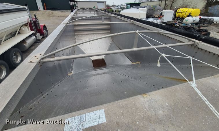 image for item GY9712 Wilson DWH-400  grain trailer