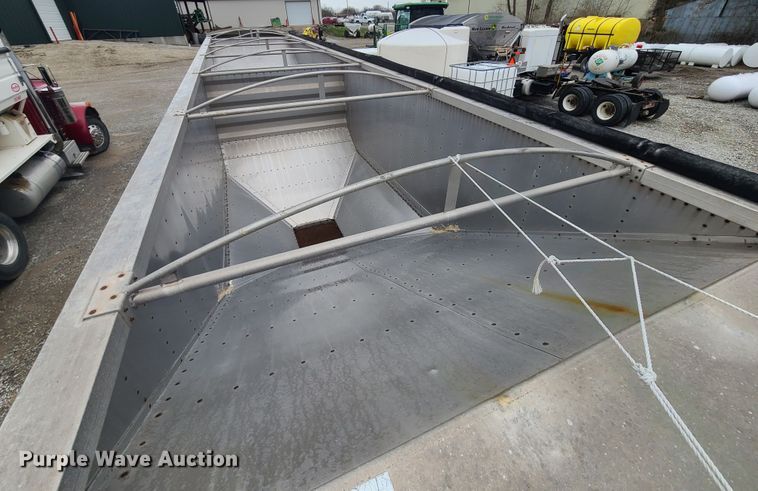 image for item GY9712 Wilson DWH-400  grain trailer
