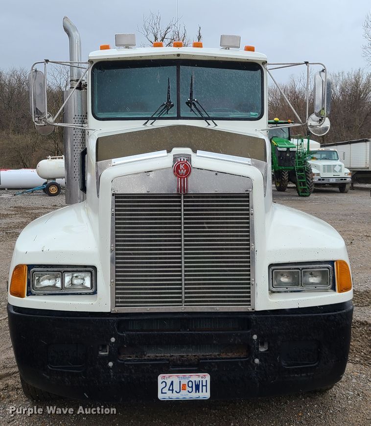 image for item GY9713 1989 Kenworth T600  semi truck