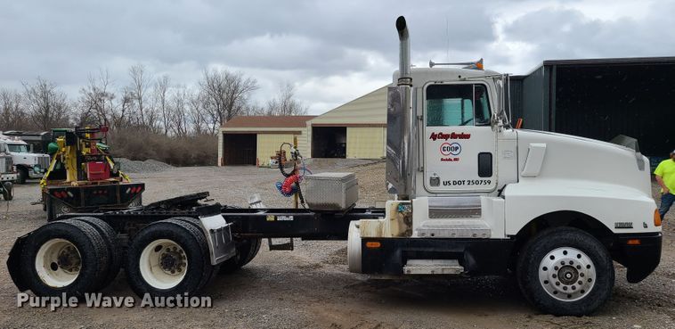 image for item GY9713 1989 Kenworth T600  semi truck