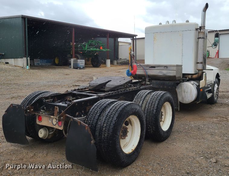 image for item GY9713 1989 Kenworth T600  semi truck