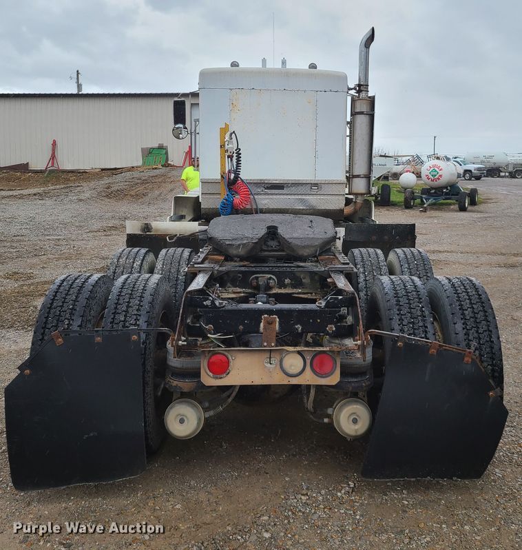 image for item GY9713 1989 Kenworth T600  semi truck