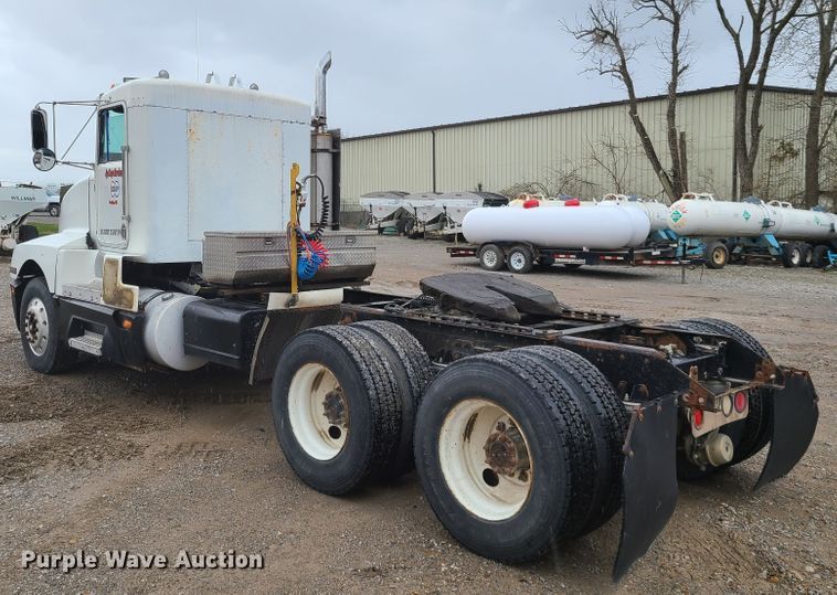 image for item GY9713 1989 Kenworth T600  semi truck