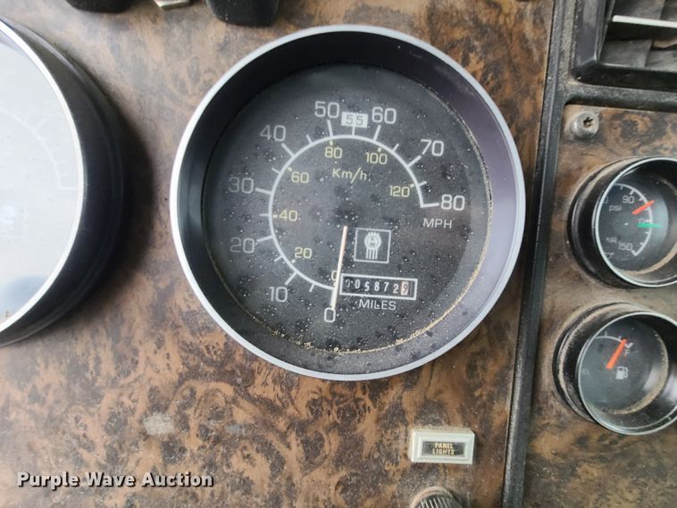 image for item GY9713 1989 Kenworth T600  semi truck