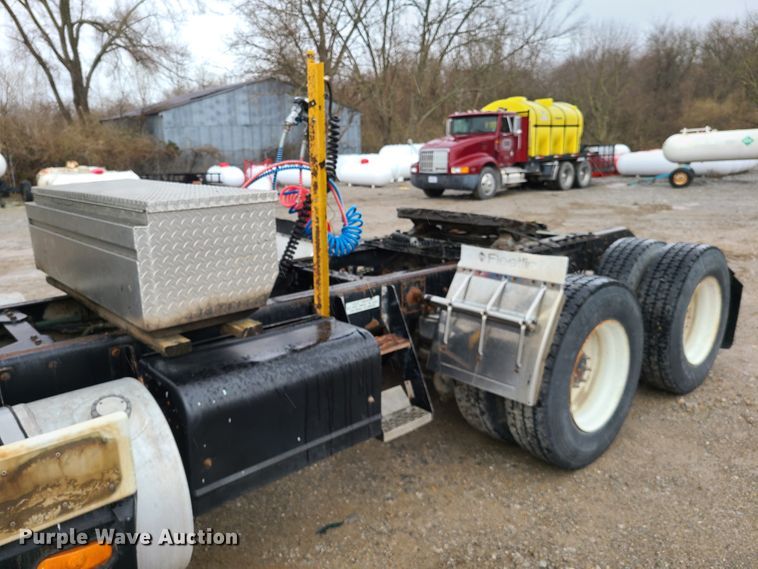 image for item GY9713 1989 Kenworth T600  semi truck