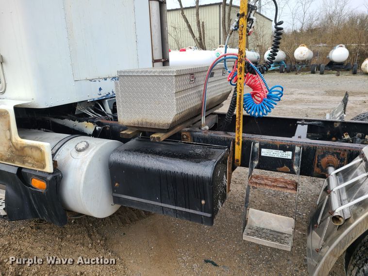 image for item GY9713 1989 Kenworth T600  semi truck