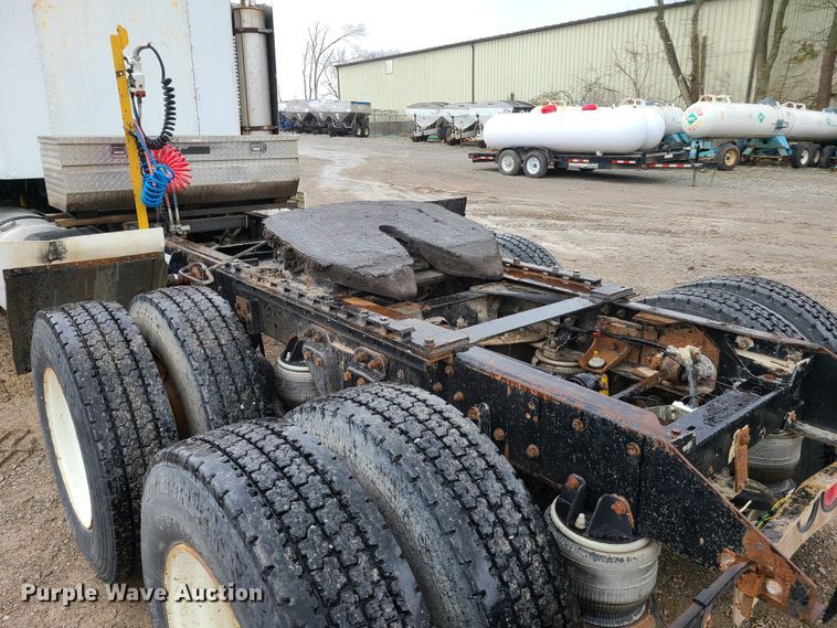 image for item GY9713 1989 Kenworth T600  semi truck