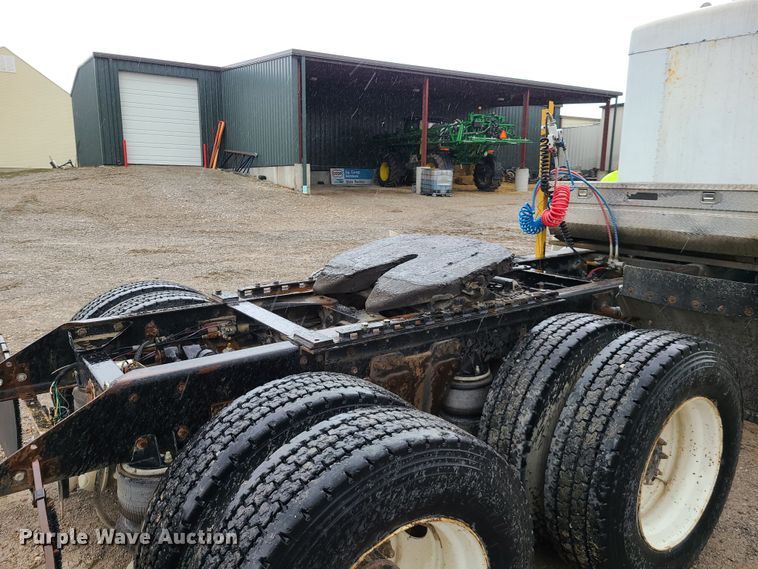 image for item GY9713 1989 Kenworth T600  semi truck